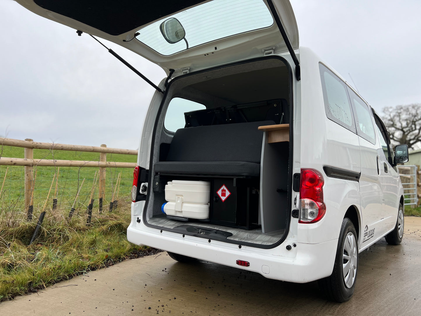 CCCAMPERS Escape Camper Conversion for Nissan NV200 & eNV200, Maxus eDeliver 3 also the XS wheelbase Peugeot Expert, Citroen Dispatch and Toyota Proace